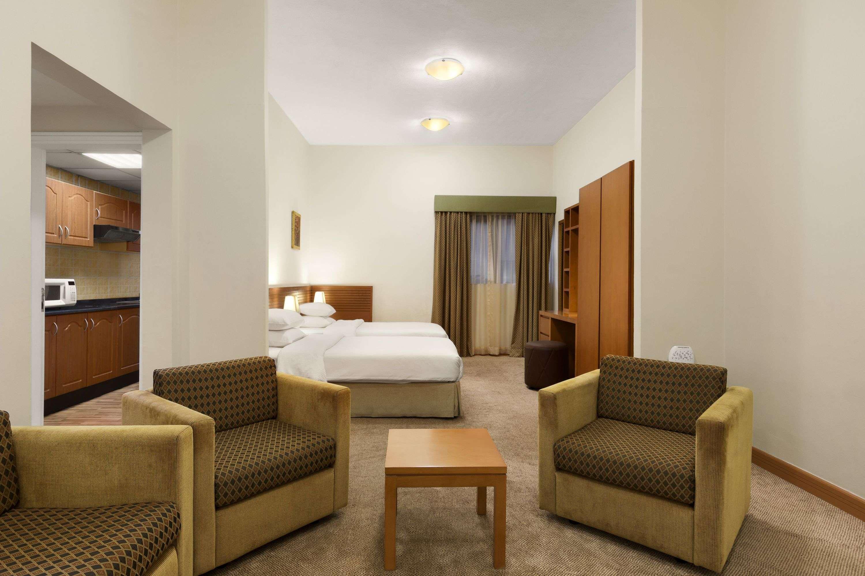 Ramada Hotel & Suites By Wyndham Adżman Zewnętrze zdjęcie