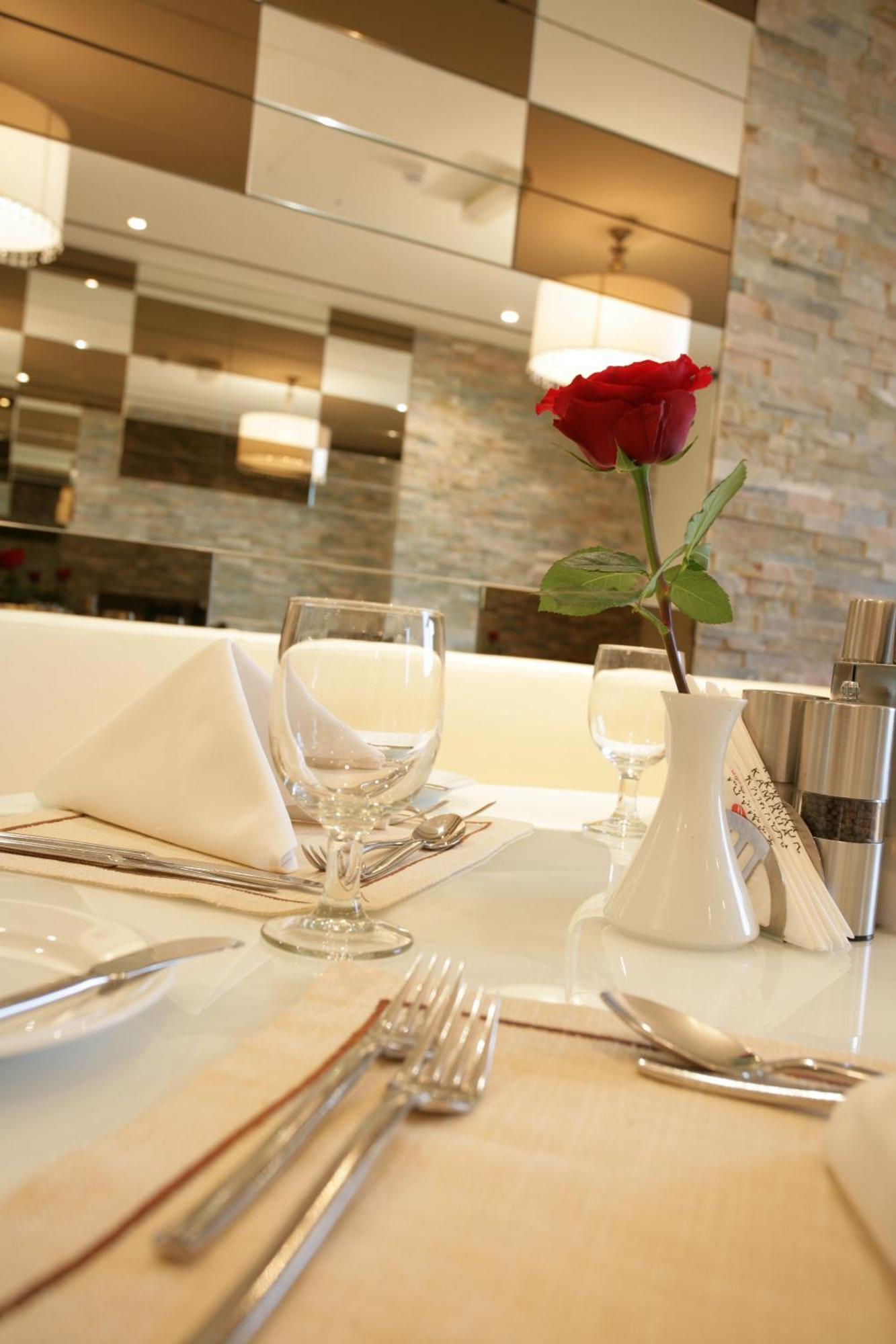 Ramada Hotel & Suites By Wyndham Adżman Zewnętrze zdjęcie